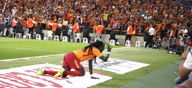 世界室内五人制足球赛中国队晋级八强，世界室内足球五人制比赛历届冠军