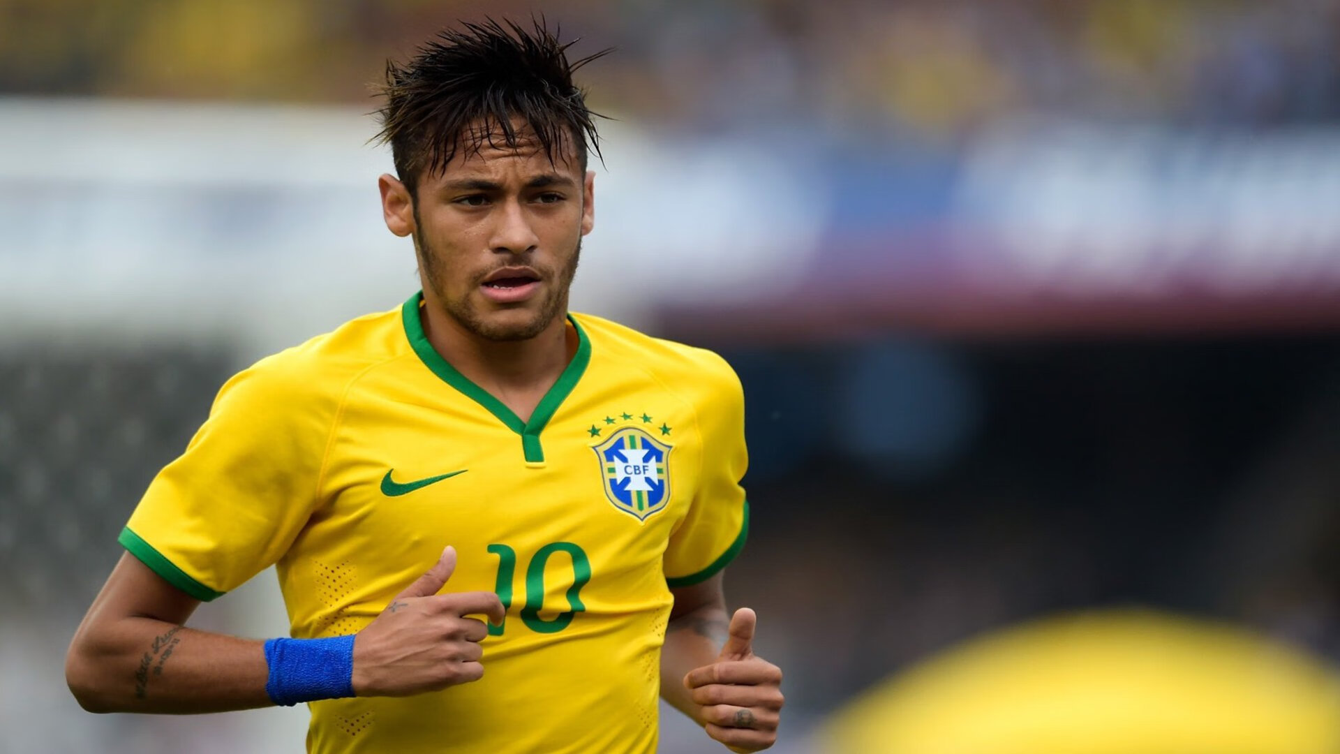 核心球员状态回暖连续三场比赛制造关键进球机会,球队核心穿几号